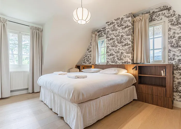 Villa Luxueuse Chaumiere 4 Avec Piscine *